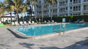 Beachfront Studio Suite - Private Beach Access - Perfect for Couples